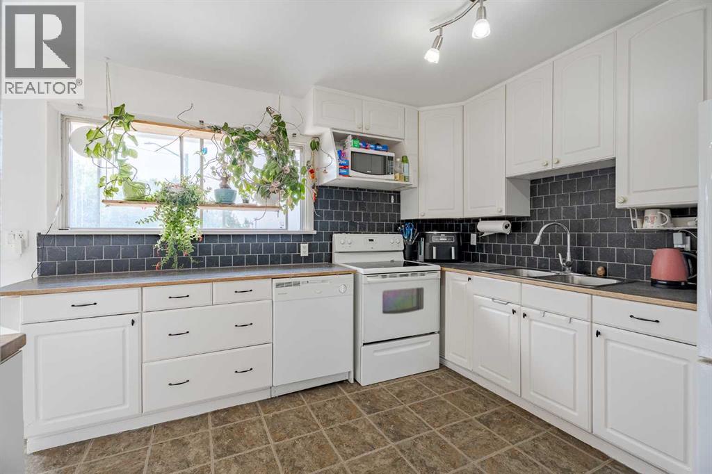 841 E Nanton Street, Carstairs, Alberta  T0M 0N0 - Photo 10 - A2234947