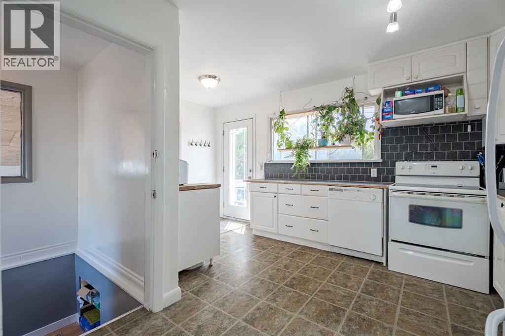 841 E Nanton Street, Carstairs, Alberta  T0M 0N0 - Photo 9 - A2234947