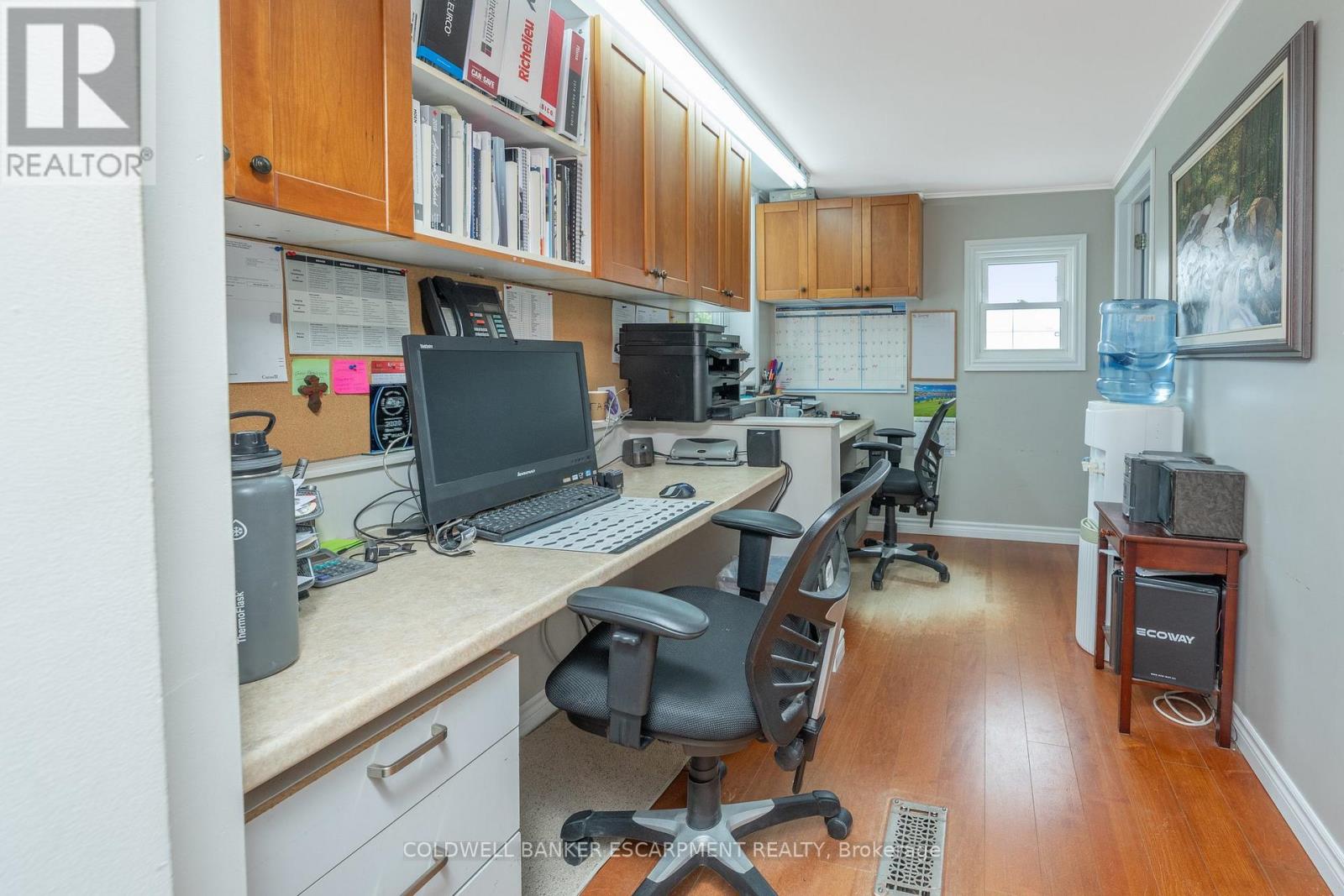 28 Main Street N, Halton Hills, Ontario  L7J 1W1 - Photo 4 - W12396780