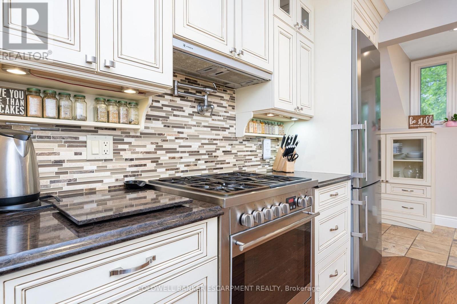 28 Main Street N, Halton Hills, Ontario  L7J 1W1 - Photo 7 - W12396780