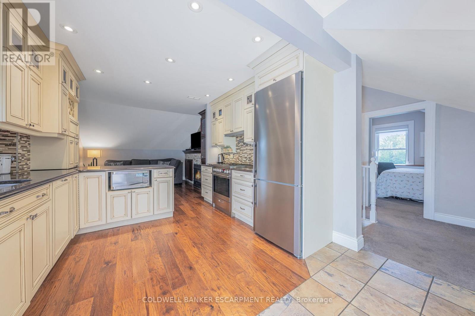 28 Main Street N, Halton Hills, Ontario  L7J 1W1 - Photo 30 - W12396782