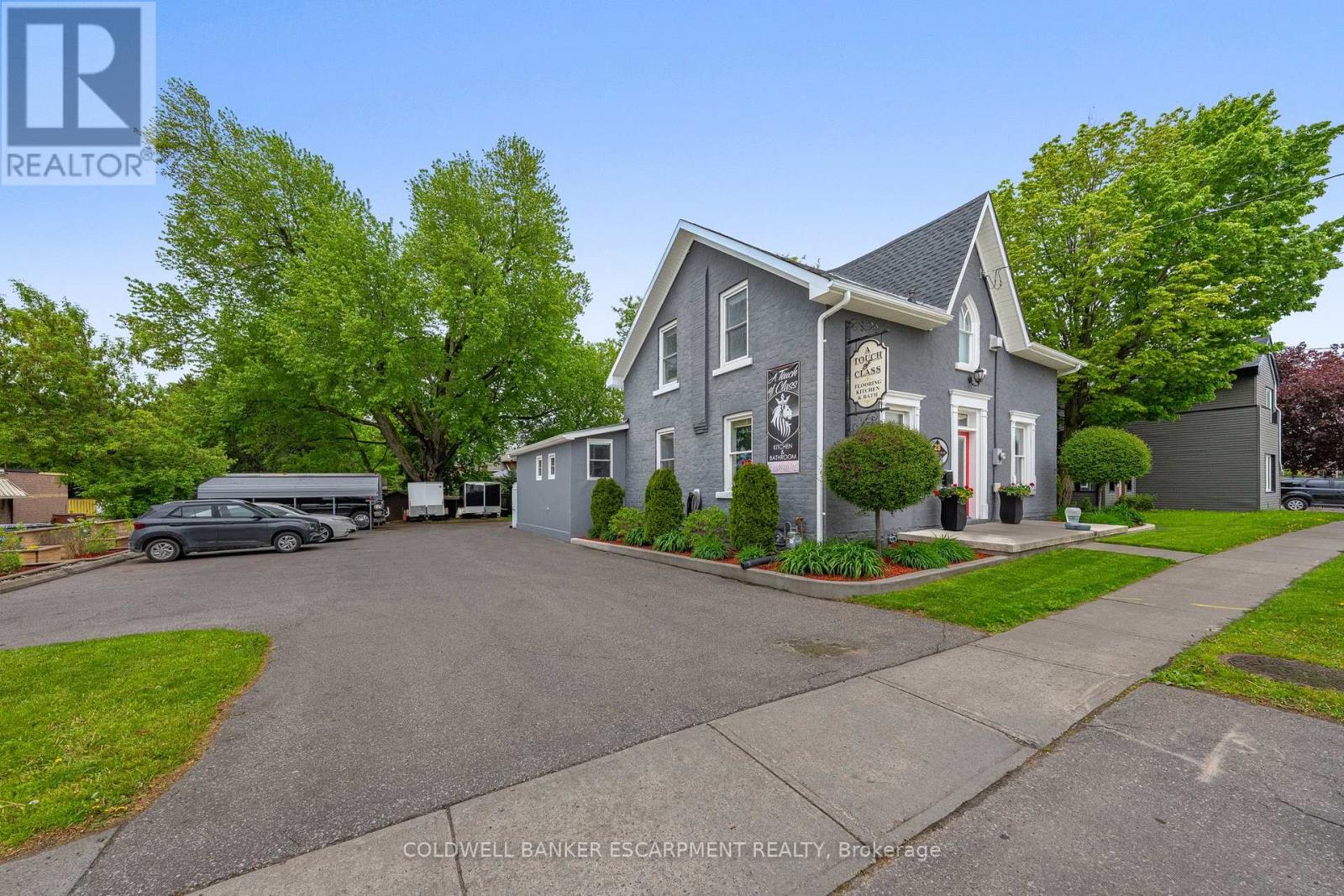 28 Main Street N, Halton Hills, Ontario  L7J 1W1 - Photo 39 - W12396782