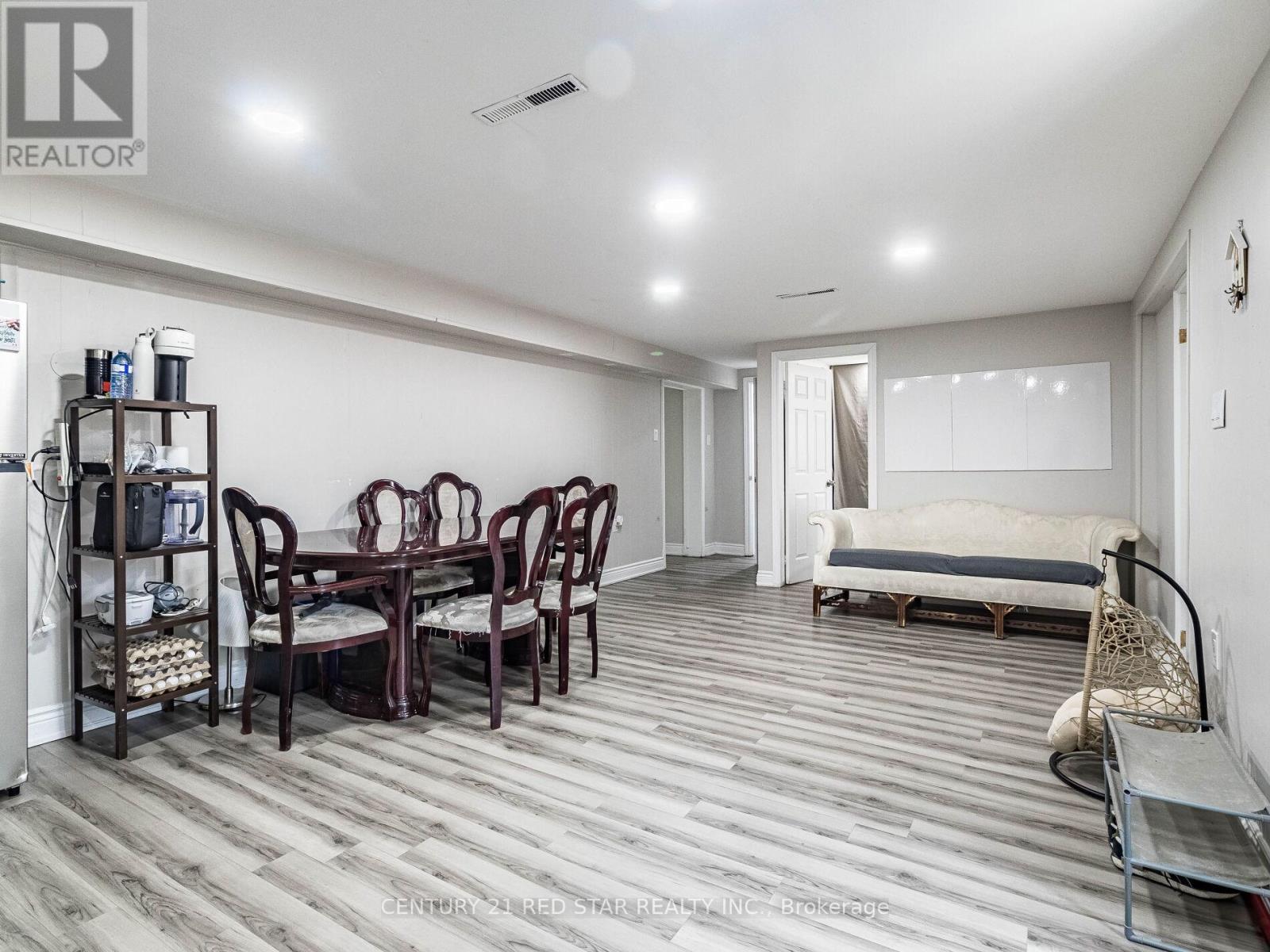 80 Coral Gable Drive, Toronto, Ontario  M9M 1P1 - Photo 25 - W12396816