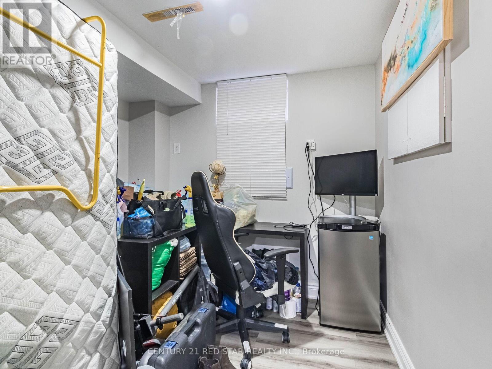 80 Coral Gable Drive, Toronto, Ontario  M9M 1P1 - Photo 40 - W12396816