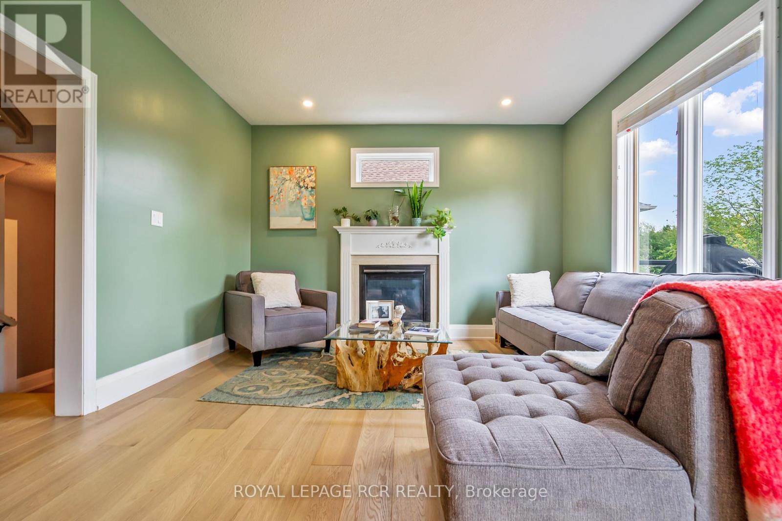 63 Young Court, Orangeville, Ontario  L9W 0A8 - Photo 7 - W12396852