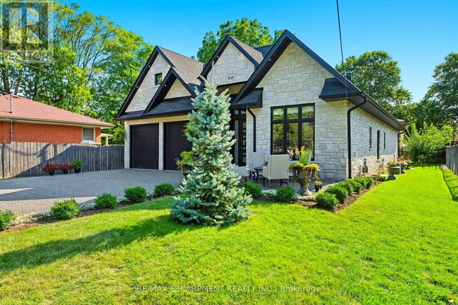 Property at 1048 DOVERCOURT AVENUE image 2