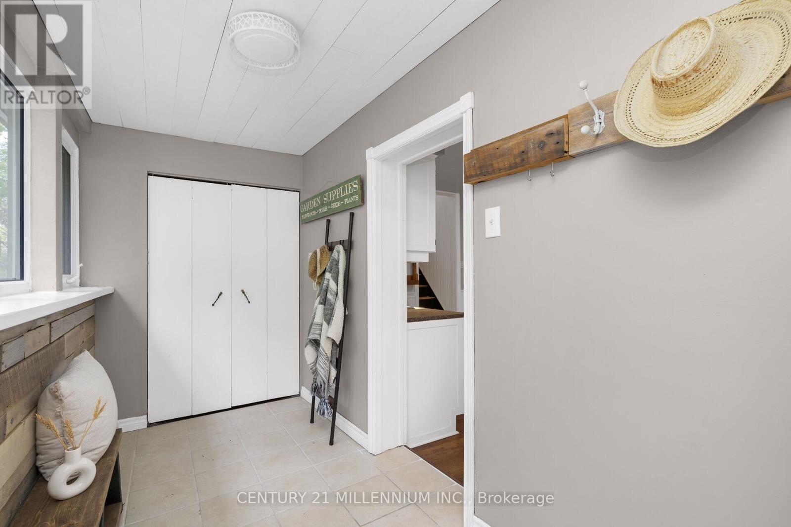 1551 Queen Street E, Caledon, Ontario  L7K 0C2 - Photo 7 - W12396965