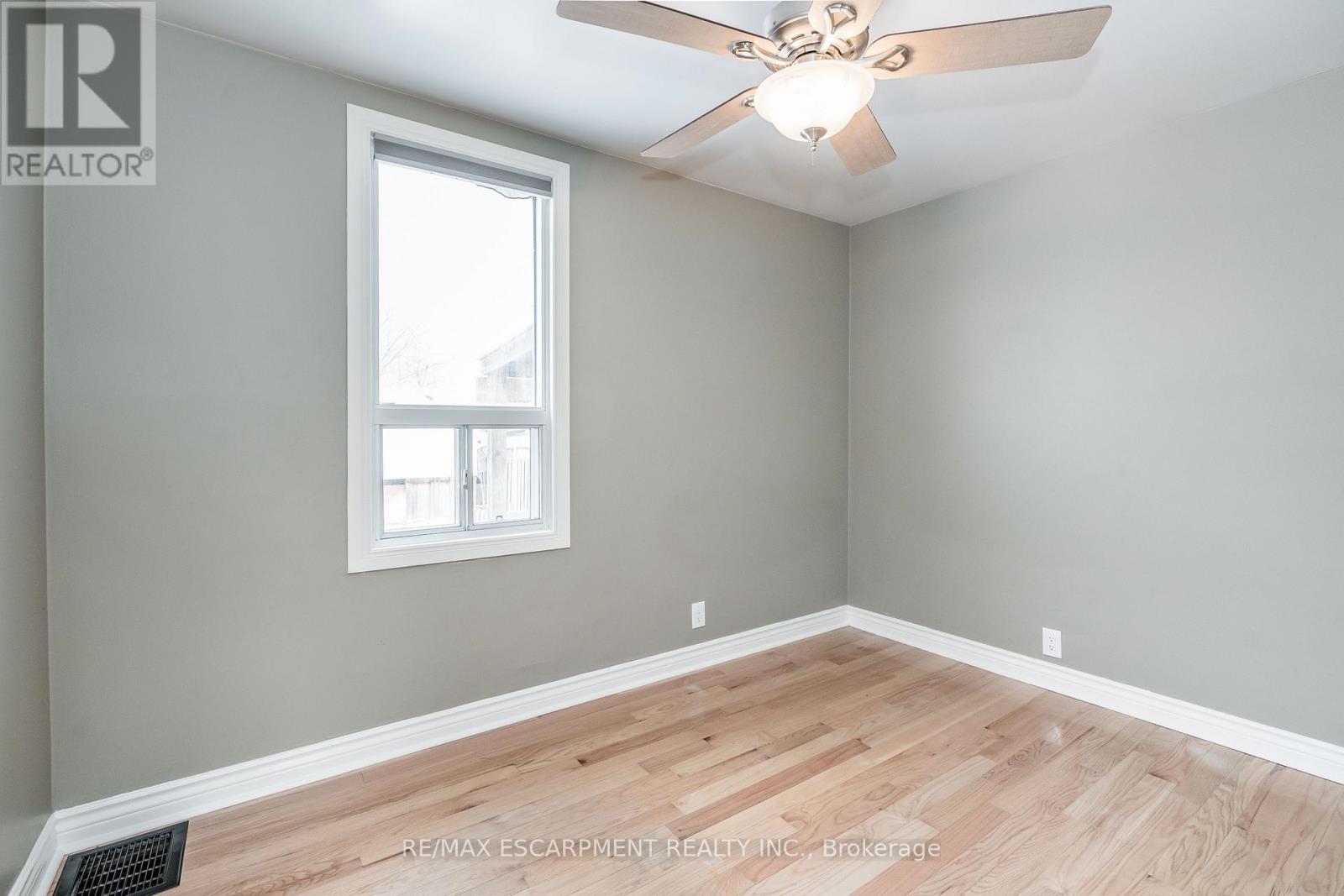 (Upper) - 317 King Street E, Hamilton, Ontario  L8G 1M2 - Photo 10 - X12396804