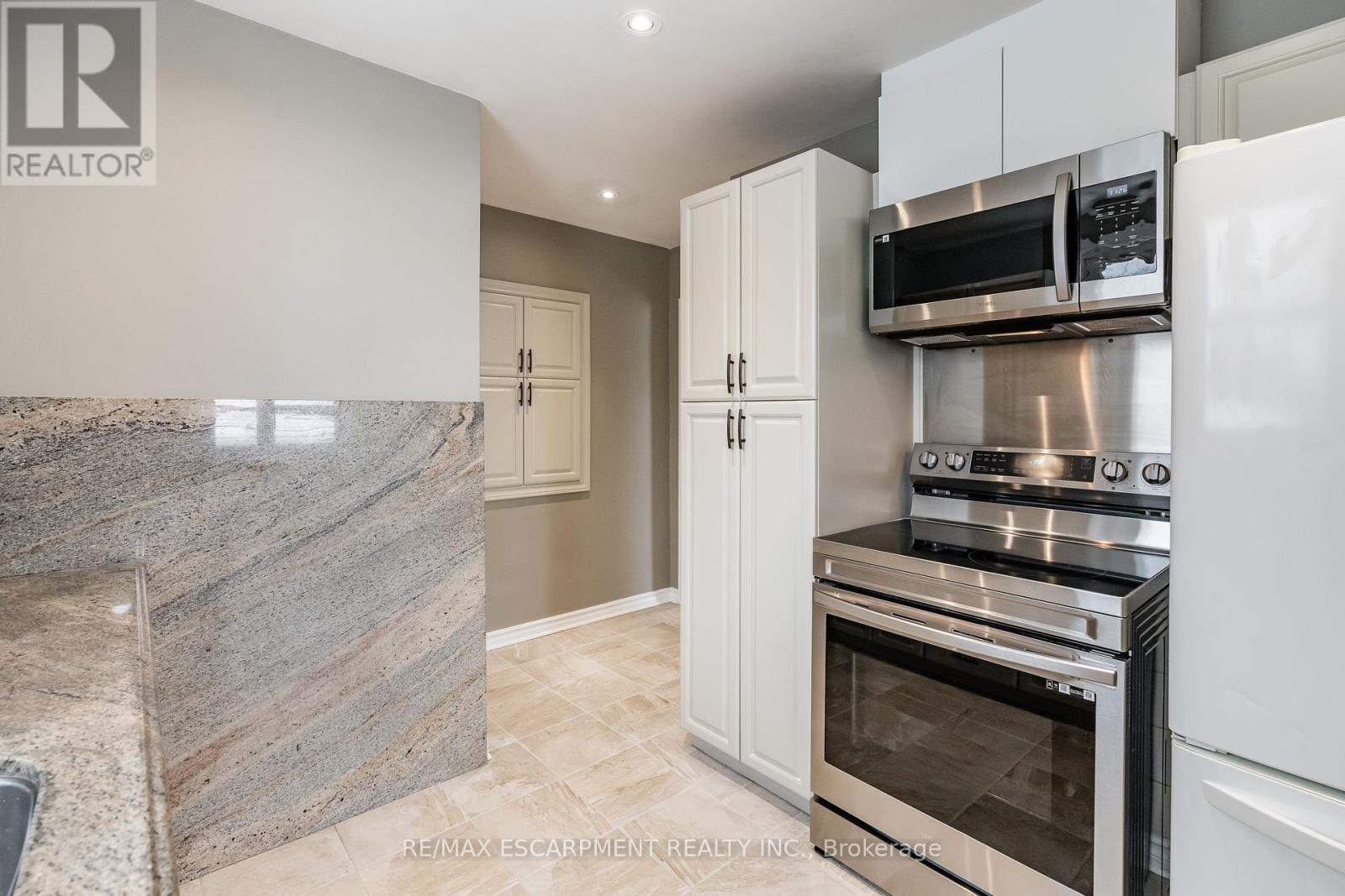 (Upper) - 317 King Street E, Hamilton, Ontario  L8G 1M2 - Photo 6 - X12396804