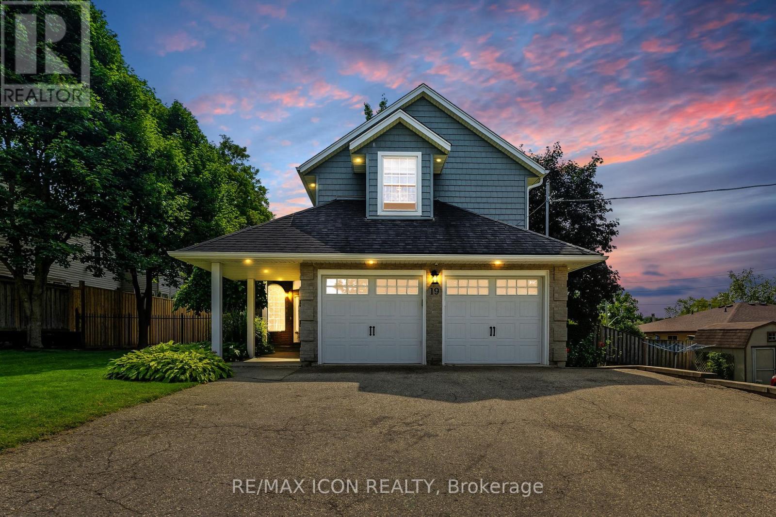 19 Mitchell Street, North Dumfries, Ontario  N0B 1E0 - Photo 3 - X12396910