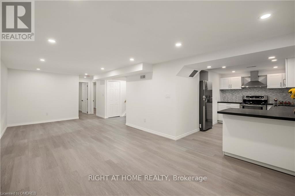 60 Champlain Avenue, Hamilton (Greenford), Ontario  L8G 2H7 - Photo 15 - X12396911