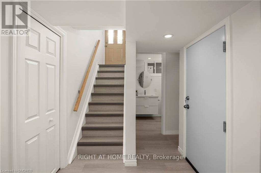 60 Champlain Avenue, Hamilton (Greenford), Ontario  L8G 2H7 - Photo 20 - X12396911