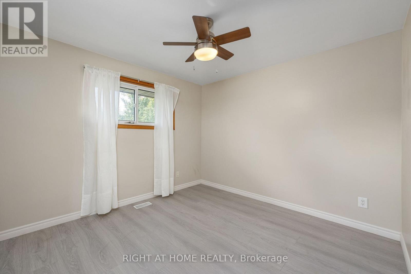 60 Champlain Avenue, Hamilton (Greenford), Ontario  L8G 2H7 - Photo 33 - X12396911