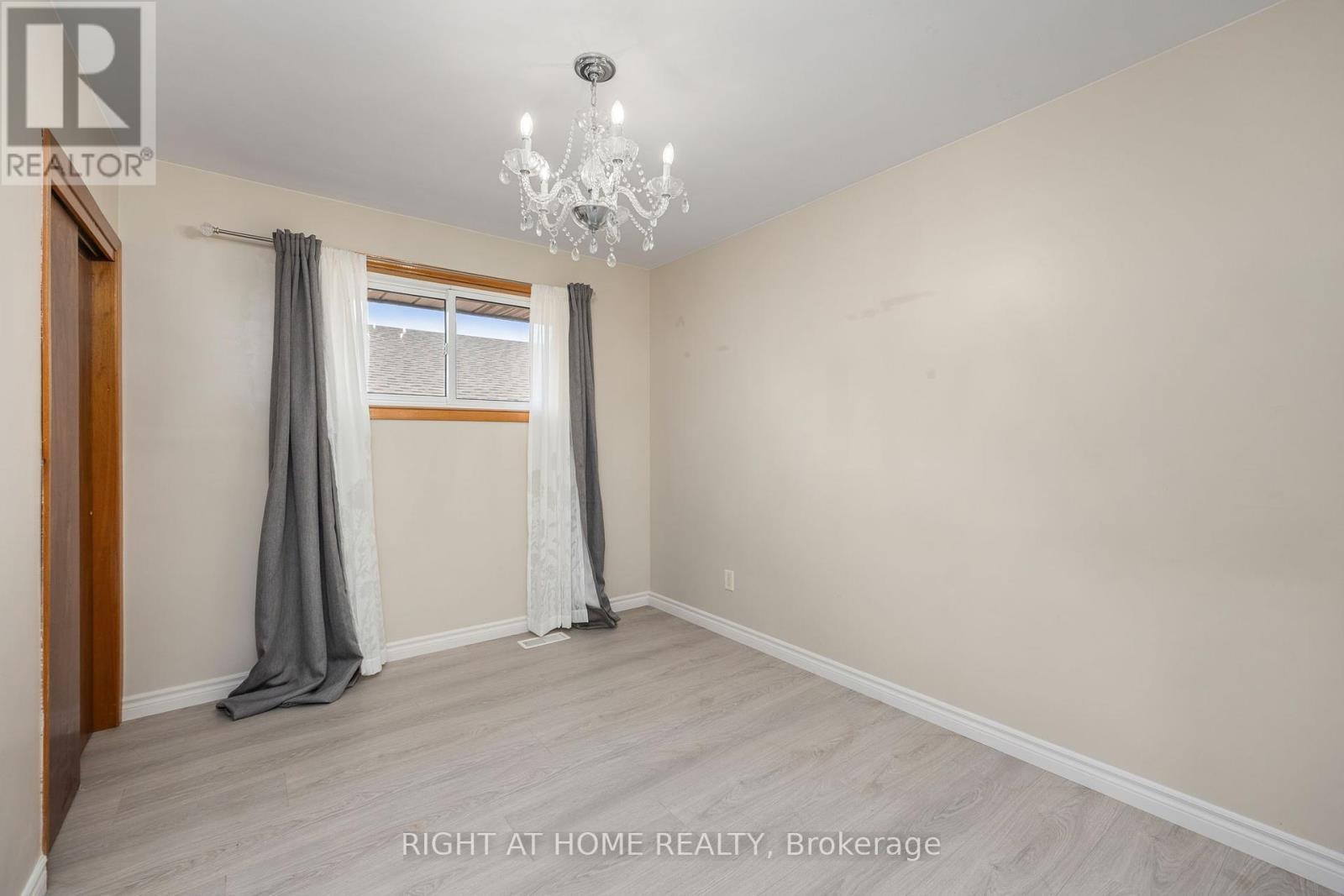 60 Champlain Avenue, Hamilton (Greenford), Ontario  L8G 2H7 - Photo 35 - X12396911