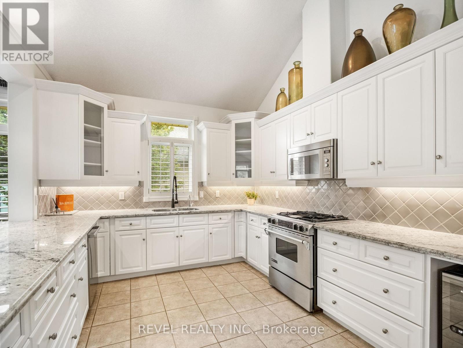 333 Milla Court, Waterloo, Ontario  N2L 6N4 - Photo 12 - X12396932