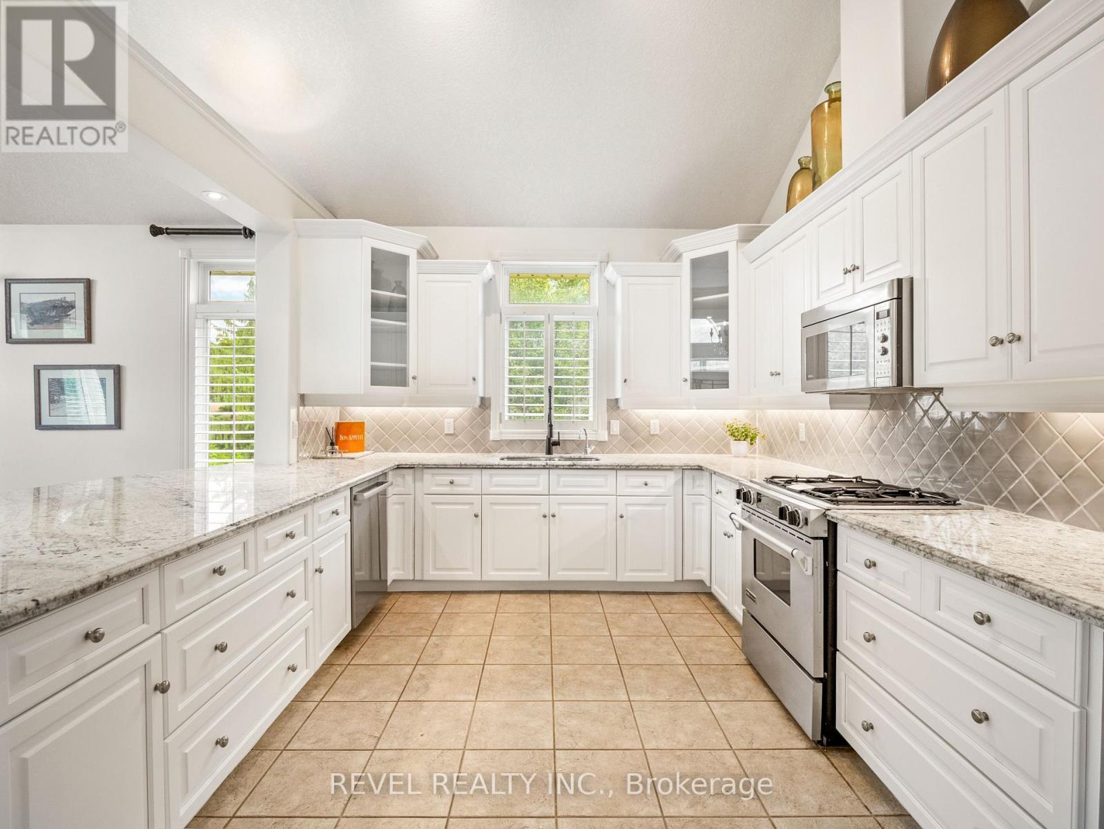 333 Milla Court, Waterloo, Ontario  N2L 6N4 - Photo 16 - X12396932