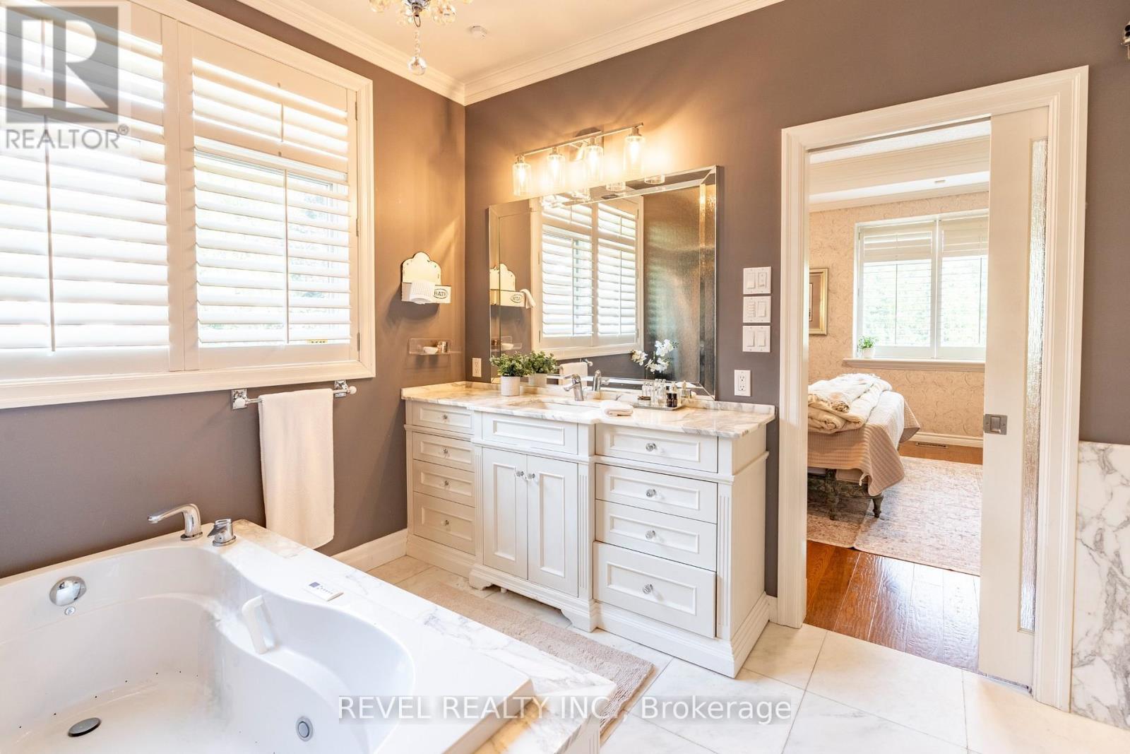333 Milla Court, Waterloo, Ontario  N2L 6N4 - Photo 23 - X12396932