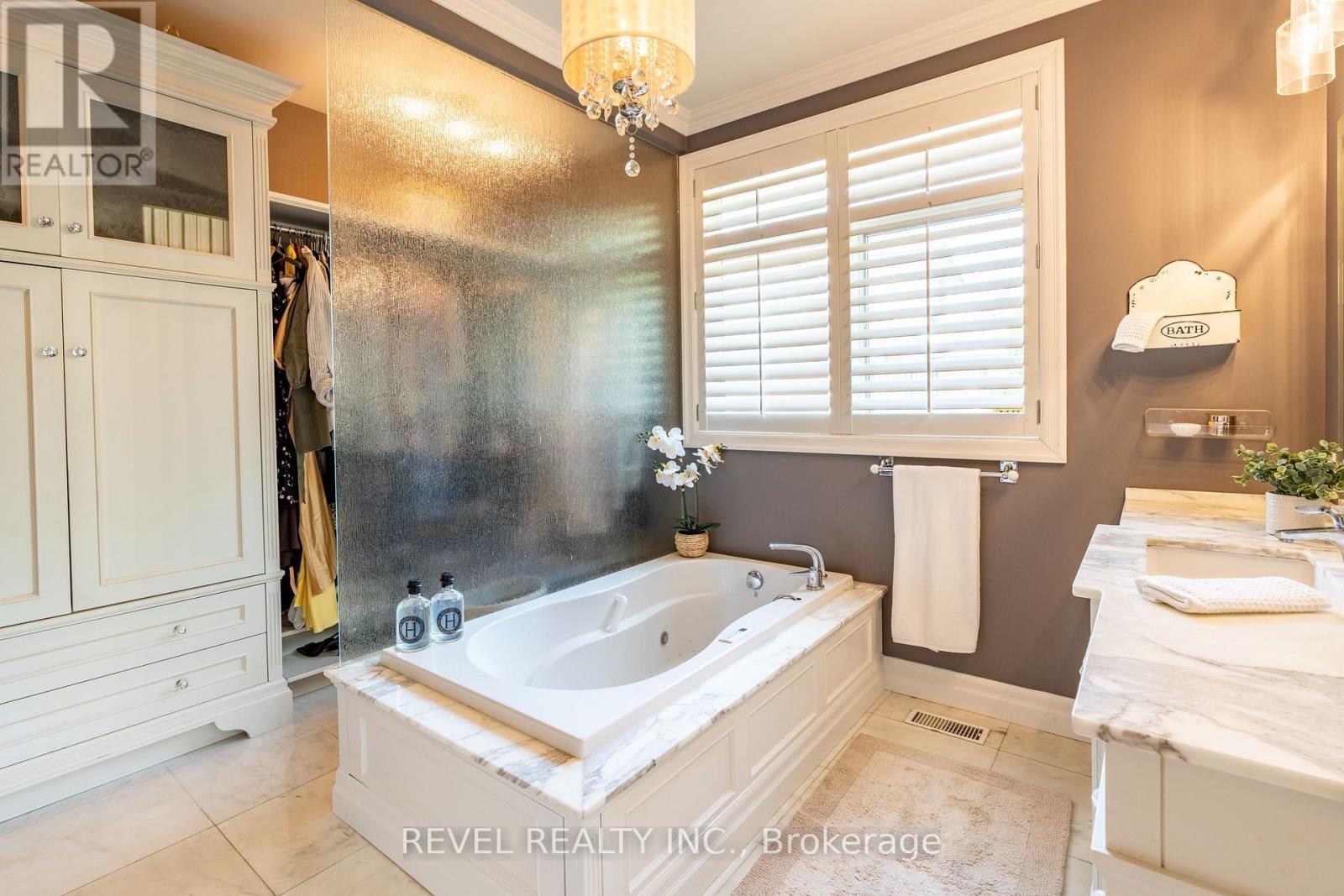 333 Milla Court, Waterloo, Ontario  N2L 6N4 - Photo 24 - X12396932