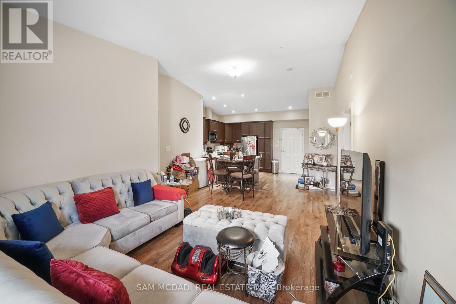 303 - 6928 Ailanthus Avenue, Niagara Falls (Arad/fallsview), Ontario  L2G 4C8 - Photo 10 - X12396935