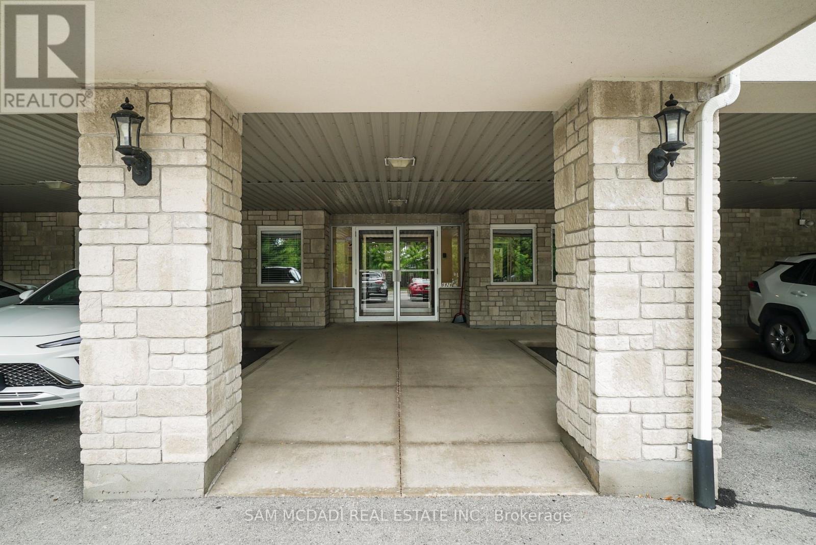 303 - 6928 Ailanthus Avenue, Niagara Falls (Arad/fallsview), Ontario  L2G 4C8 - Photo 3 - X12396935