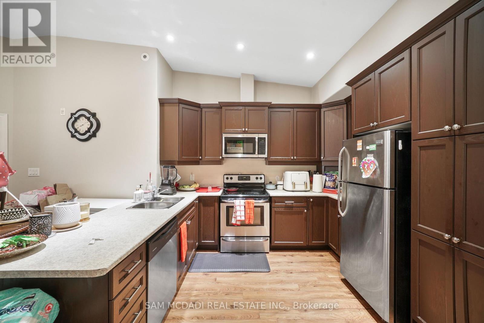 303 - 6928 Ailanthus Avenue, Niagara Falls (Arad/fallsview), Ontario  L2G 4C8 - Photo 5 - X12396935