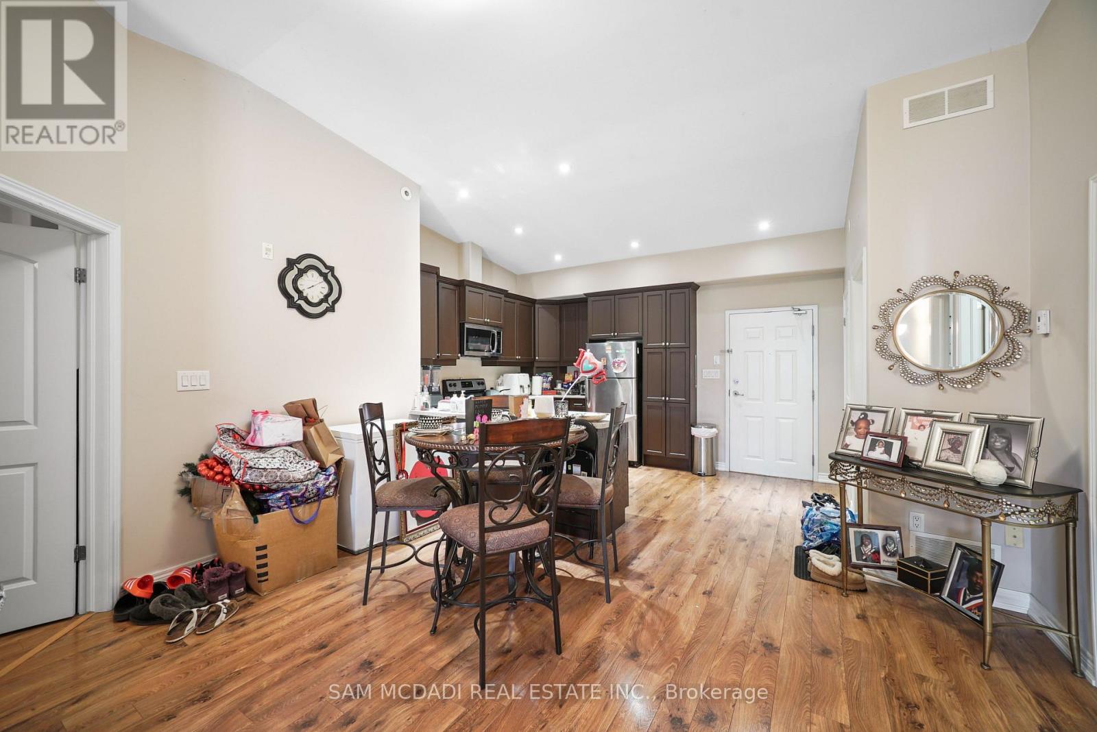 303 - 6928 Ailanthus Avenue, Niagara Falls (Arad/fallsview), Ontario  L2G 4C8 - Photo 8 - X12396935