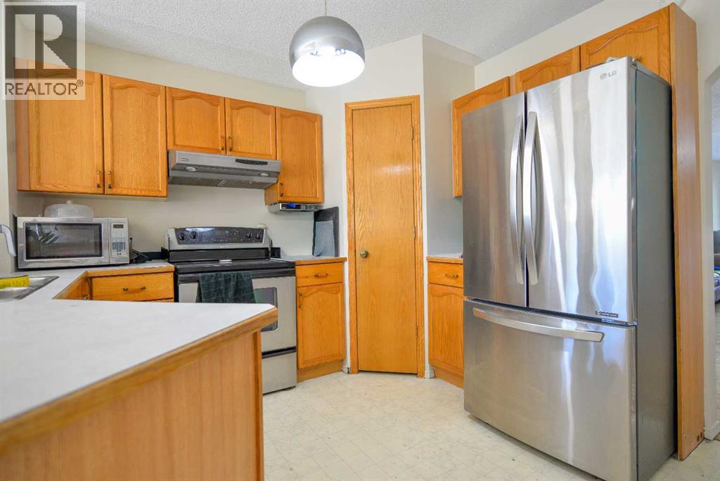 152 Valley Meadow Close Nw, Calgary, Alberta  T3B 5M2 - Photo 10 - A2256080