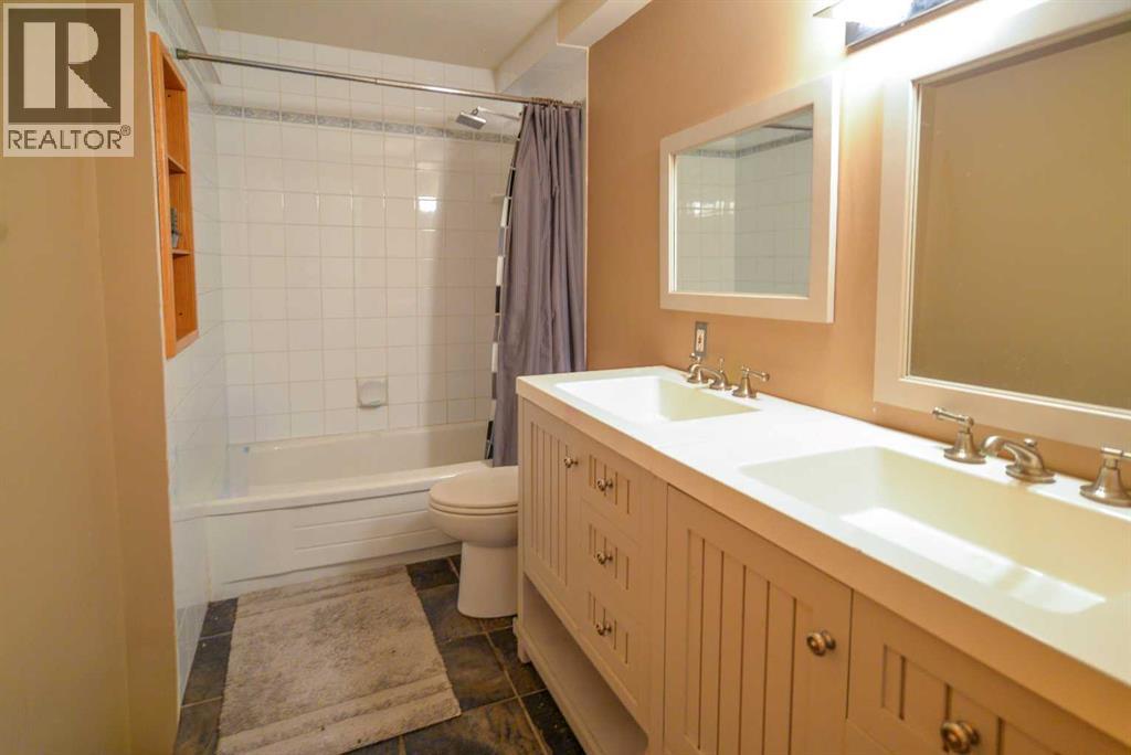 152 Valley Meadow Close Nw, Calgary, Alberta  T3B 5M2 - Photo 21 - A2256080