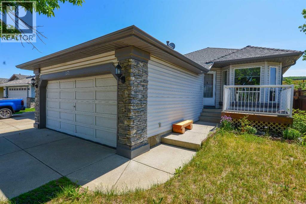 152 Valley Meadow Close Nw, Calgary, Alberta  T3B 5M2 - Photo 3 - A2256080