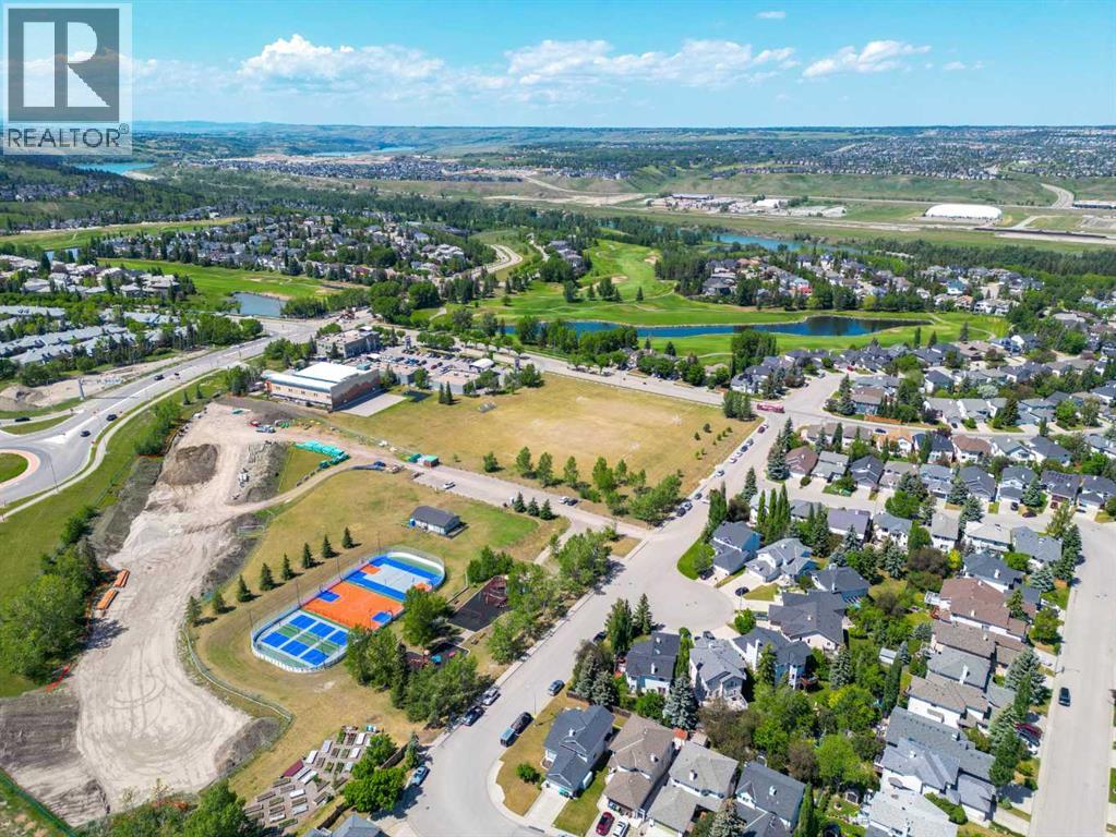 152 Valley Meadow Close Nw, Calgary, Alberta  T3B 5M2 - Photo 4 - A2256080