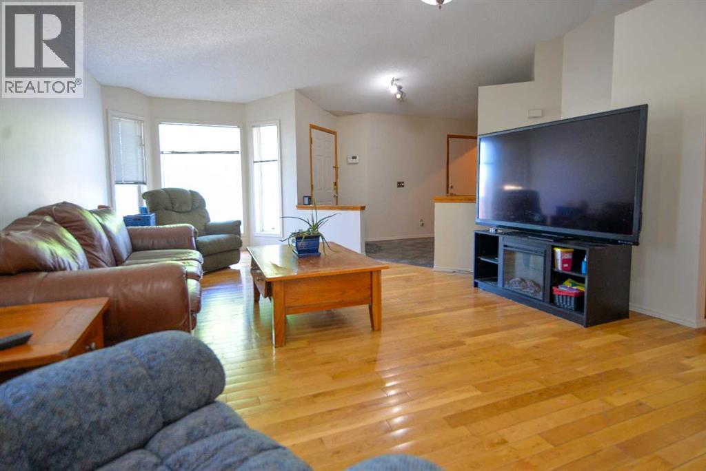 152 Valley Meadow Close Nw, Calgary, Alberta  T3B 5M2 - Photo 7 - A2256080