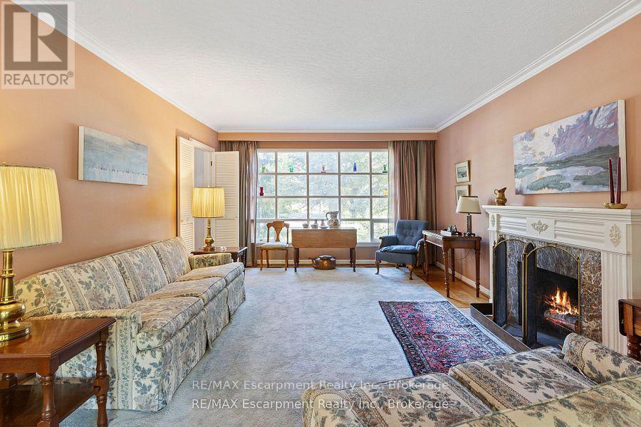 214 Donessle Drive, Oakville, Ontario  L6J 3Y6 - Photo 7 - W12137828