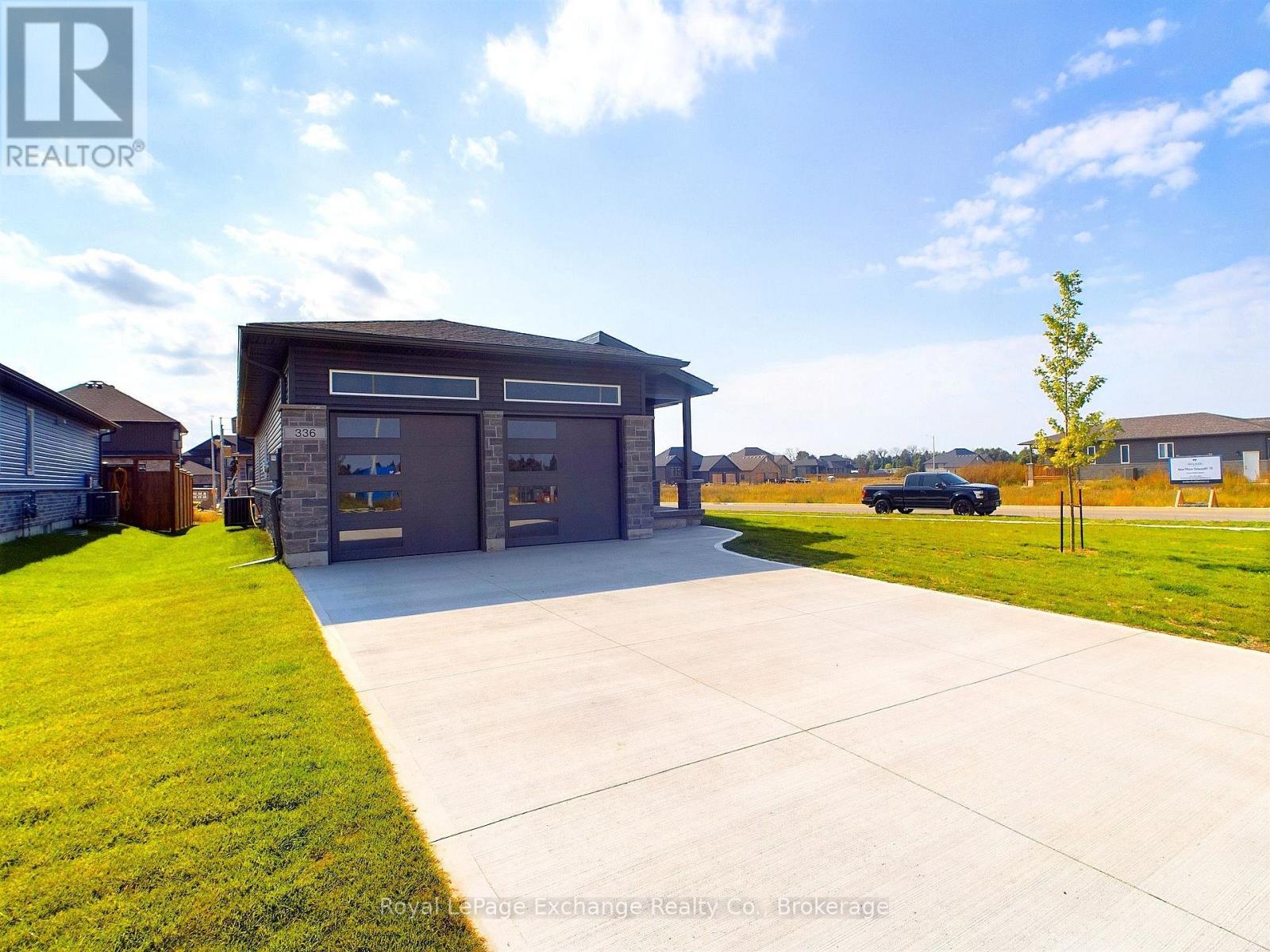 336 Mary Rose Avenue, Saugeen Shores, Ontario  N0H 2C3 - Photo 2 - X12357298