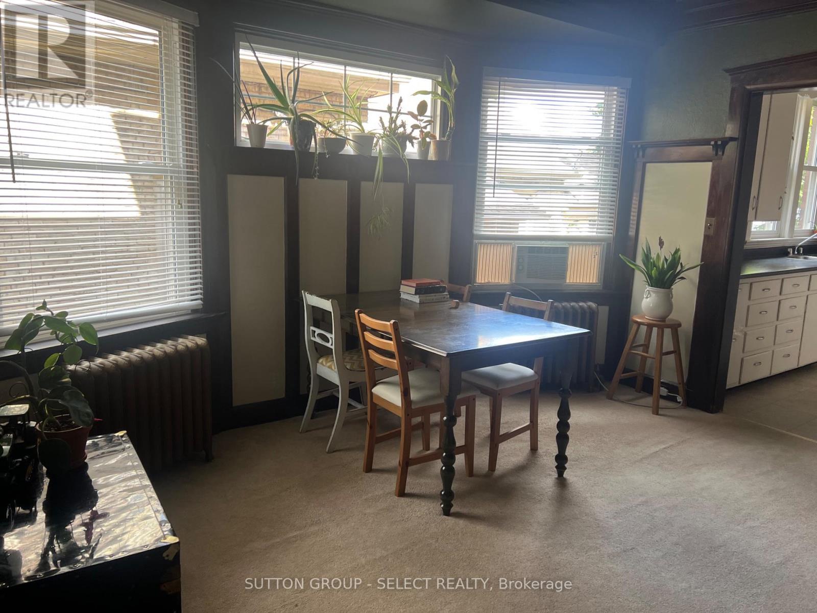 512 William Street, London East, Ontario  N6B 3E6 - Photo 4 - X12397125