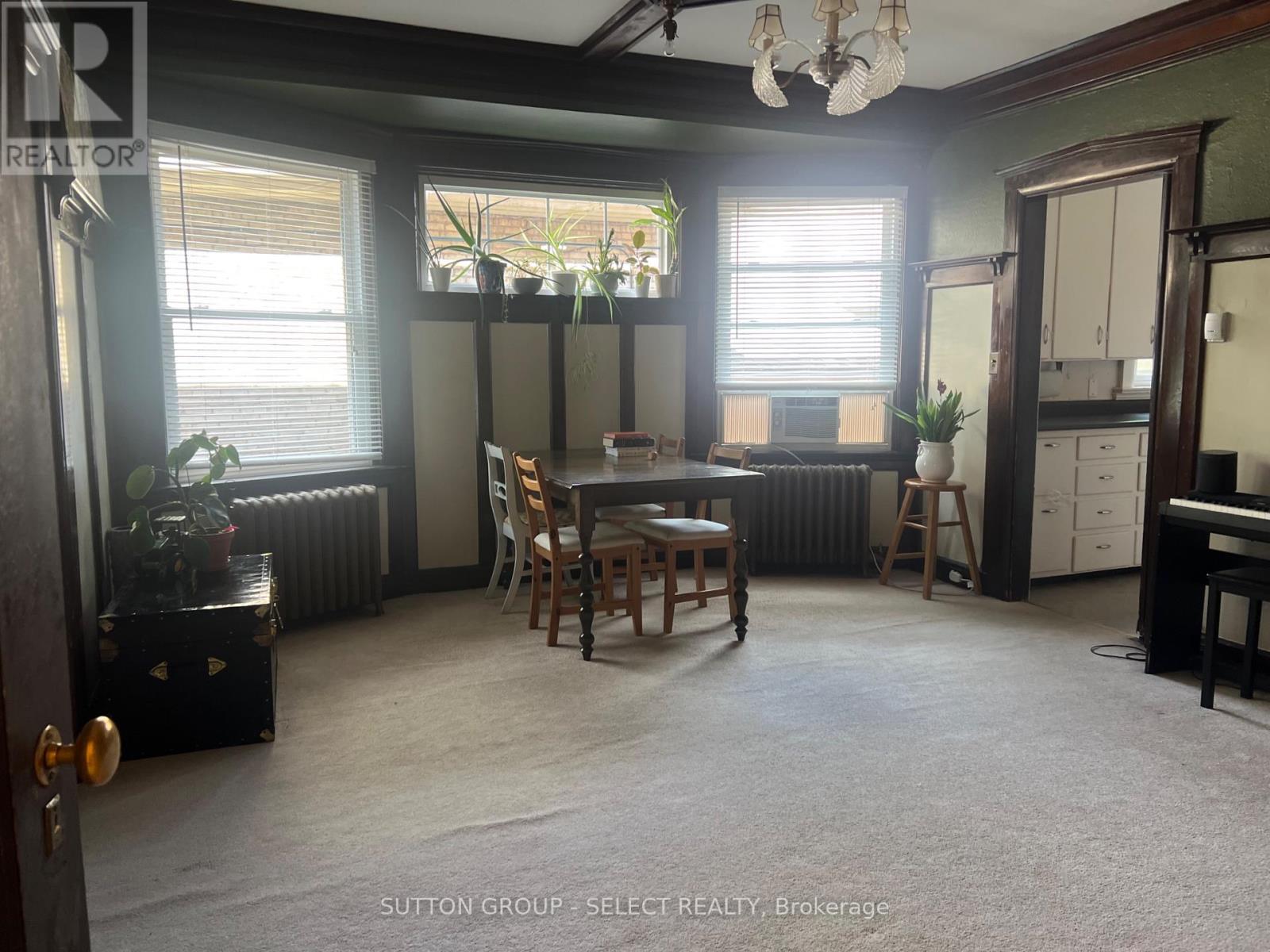 512 William Street, London East, Ontario  N6B 3E6 - Photo 5 - X12397125