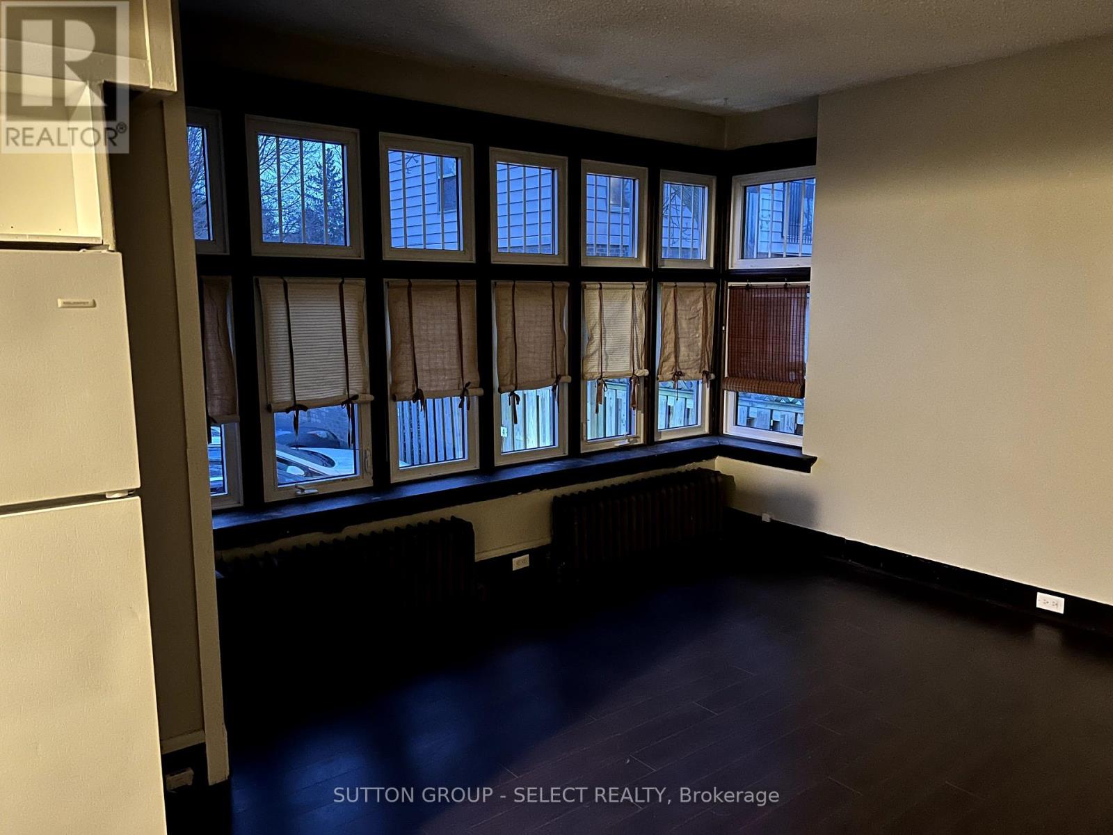 512 William Street, London East, Ontario  N6B 3E6 - Photo 7 - X12397125