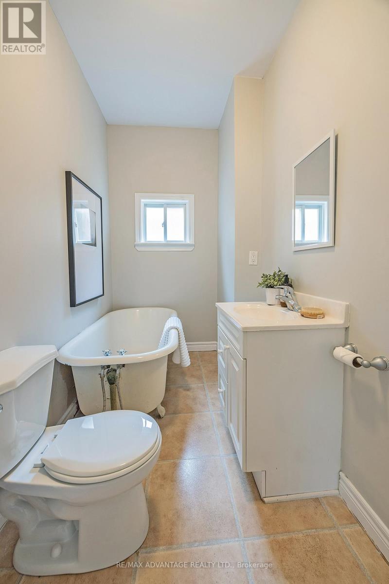 30 Langarth Street E, London South, Ontario  N6C 1Z1 - Photo 9 - X12397176