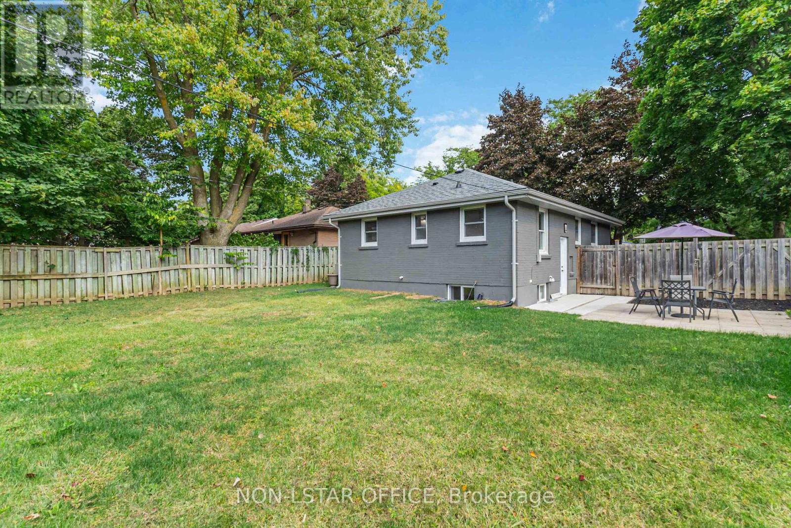 1840 Royal Crescent, London East (East H), Ontario  N5W 2A8 - Photo 41 - X12397212