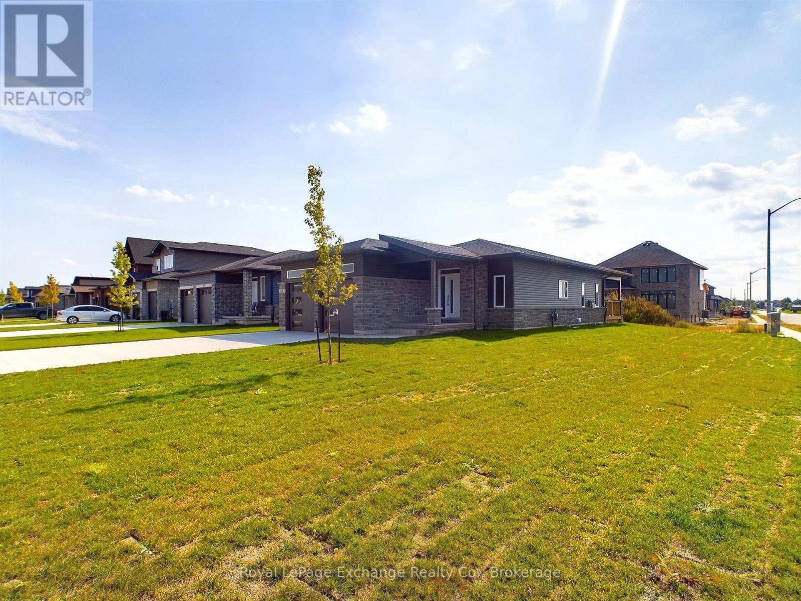 336 Mary Rose Avenue, Saugeen Shores, Ontario  N0H 2C3 - Photo 31 - X12357298