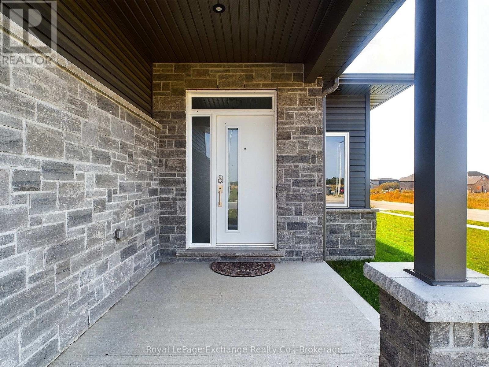 336 Mary Rose Avenue, Saugeen Shores, Ontario  N0H 2C3 - Photo 4 - X12357298