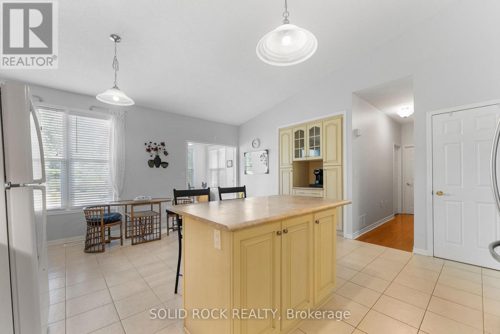 659 Country Trail Private, Ottawa, Ontario  K0A 1K0 - Photo 10 - X12397249