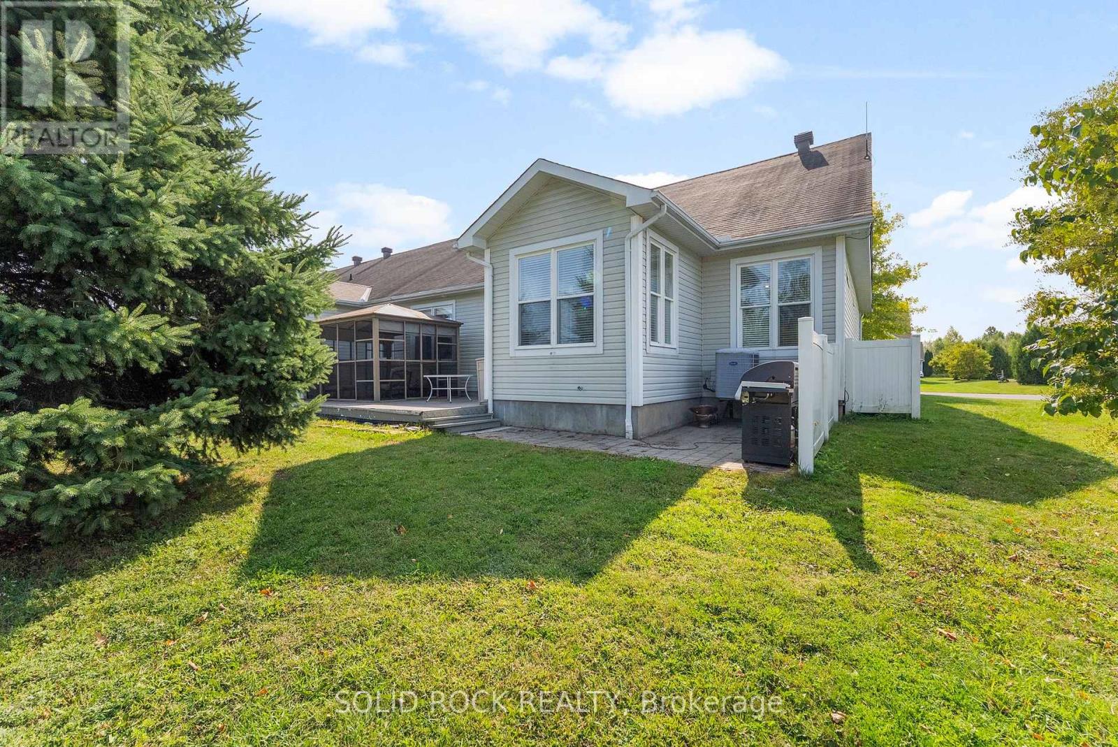 659 Country Trail Private, Ottawa, Ontario  K0A 1K0 - Photo 24 - X12397249