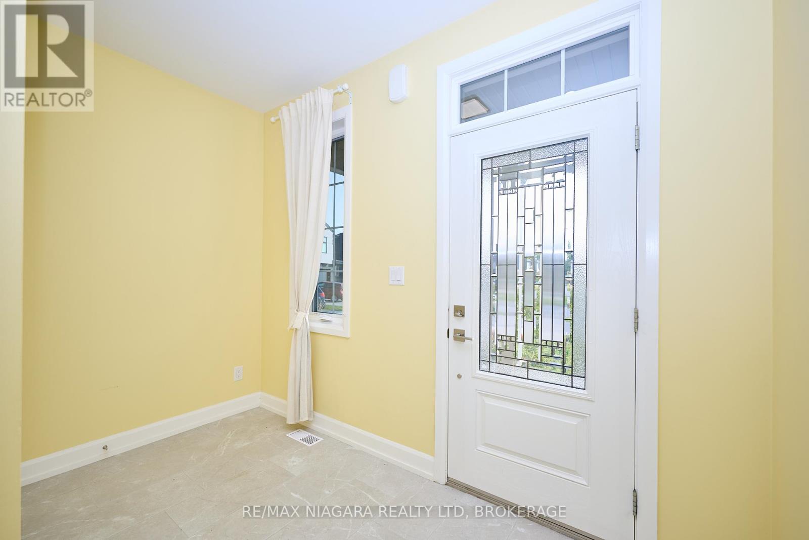 3947 Mitchell Crescent, Fort Erie, Ontario  L0S 1S0 - Photo 3 - X12397246