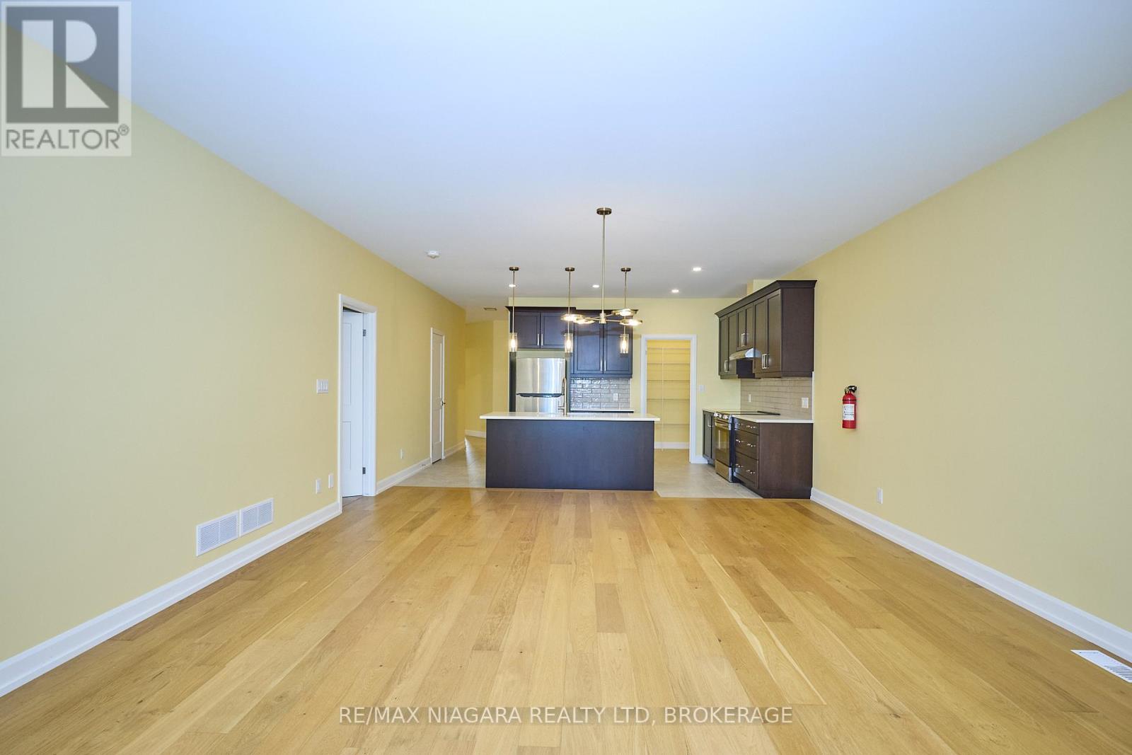 3947 Mitchell Crescent, Fort Erie, Ontario  L0S 1S0 - Photo 7 - X12397246