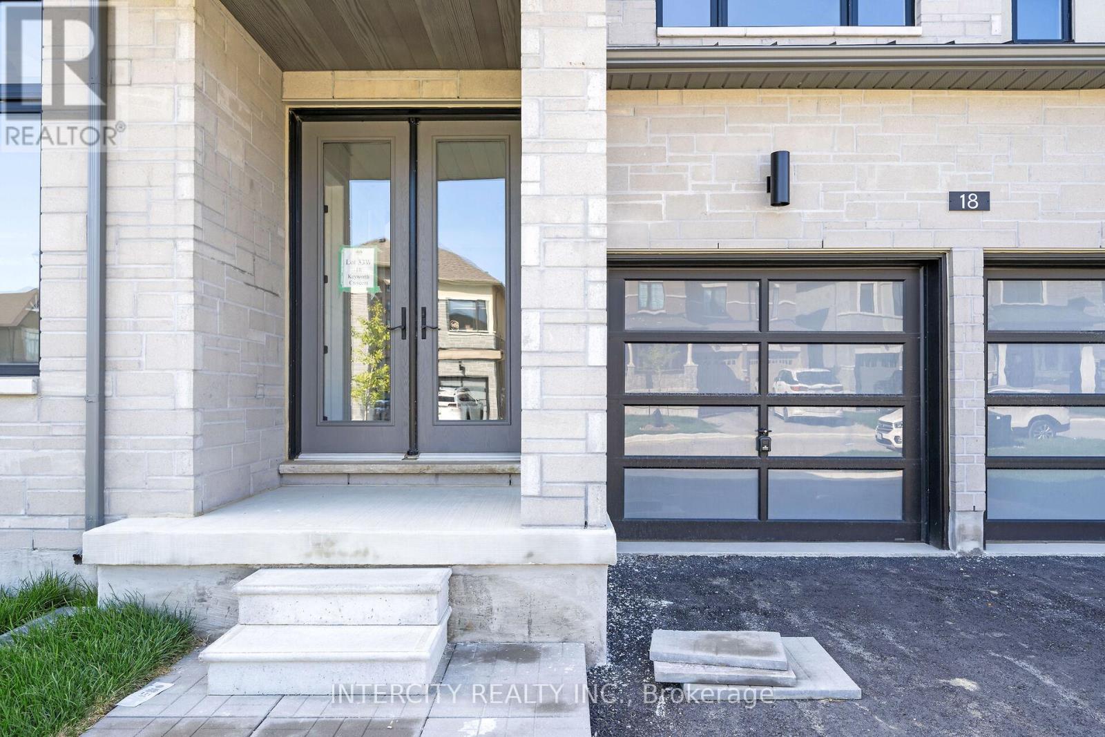 18 Keyworth Crescent, Brampton, Ontario  L6R 4E9 - Photo 2 - W12390094
