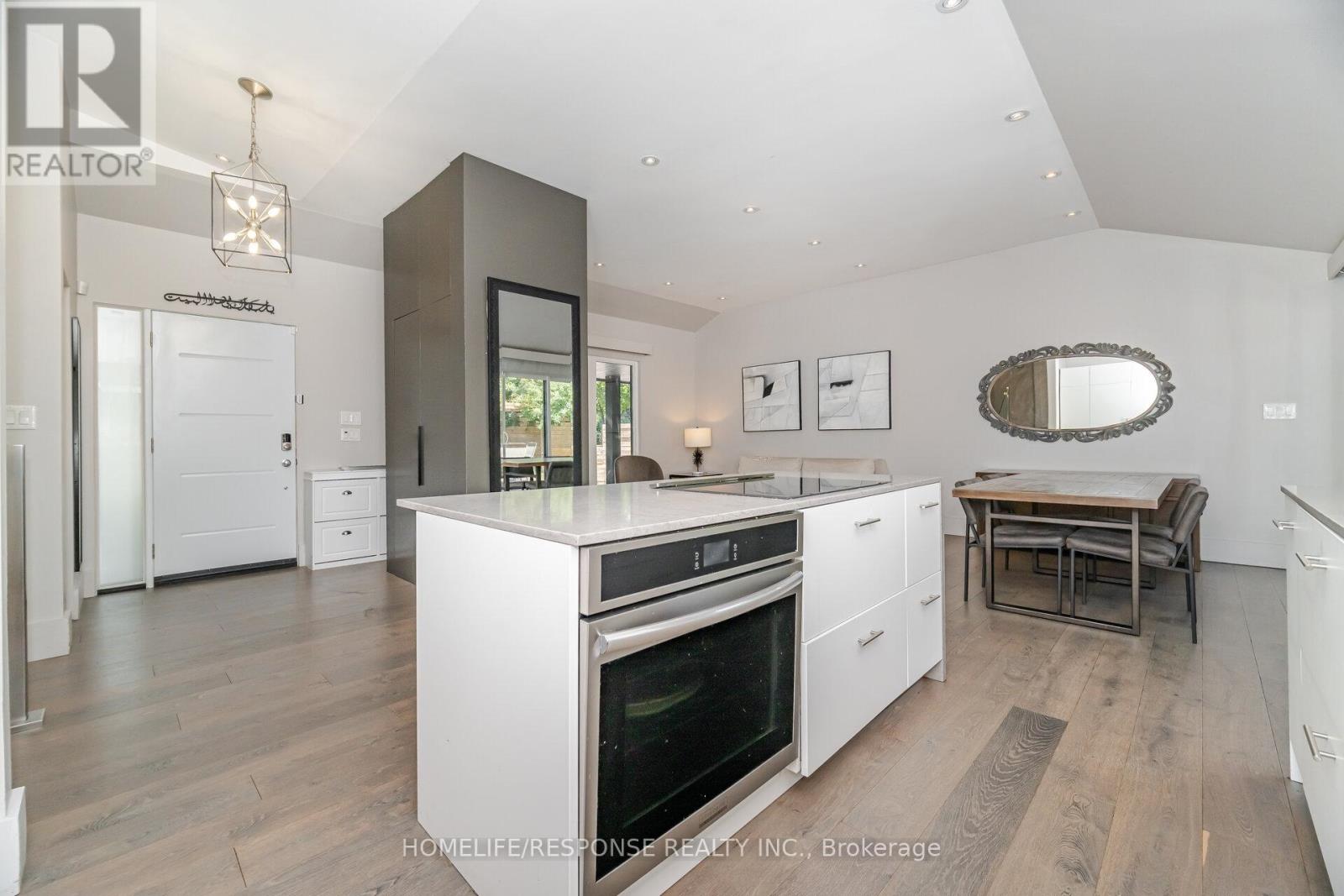 5011 Spruce Avenue, Burlington, Ontario  L7L 1M6 - Photo 11 - W12395635