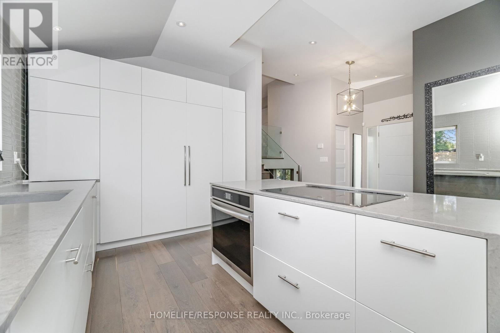5011 Spruce Avenue, Burlington, Ontario  L7L 1M6 - Photo 13 - W12395635