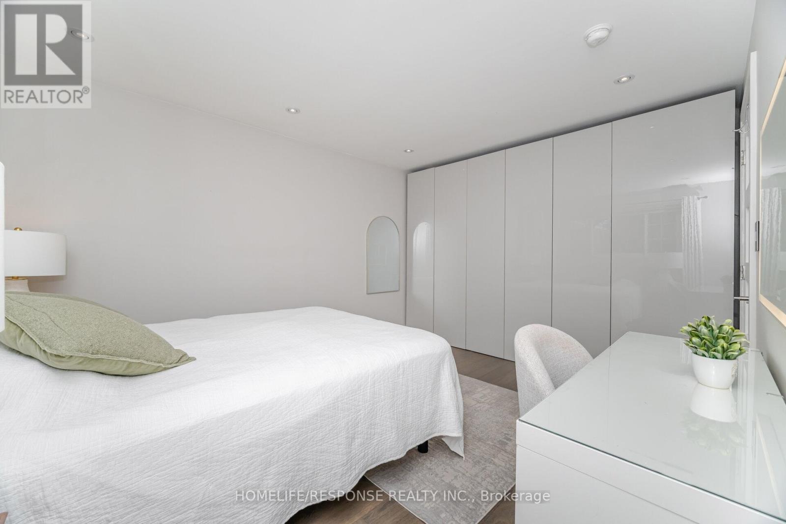 5011 Spruce Avenue, Burlington, Ontario  L7L 1M6 - Photo 19 - W12395635