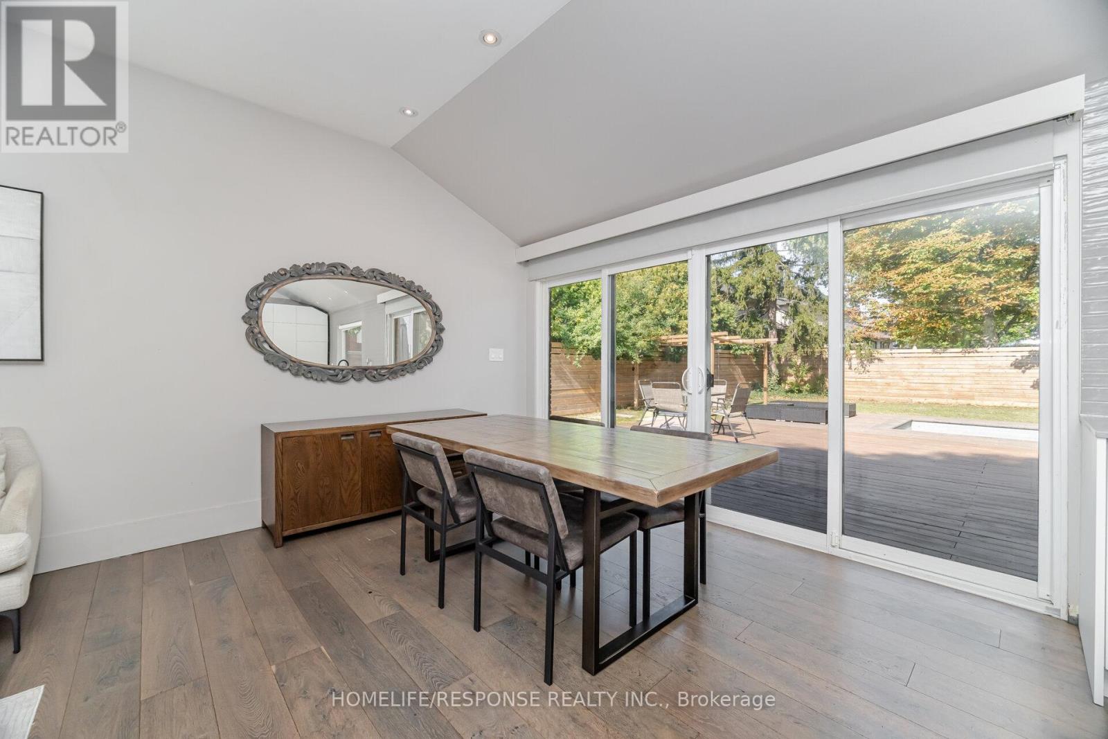 5011 Spruce Avenue, Burlington, Ontario  L7L 1M6 - Photo 9 - W12395635
