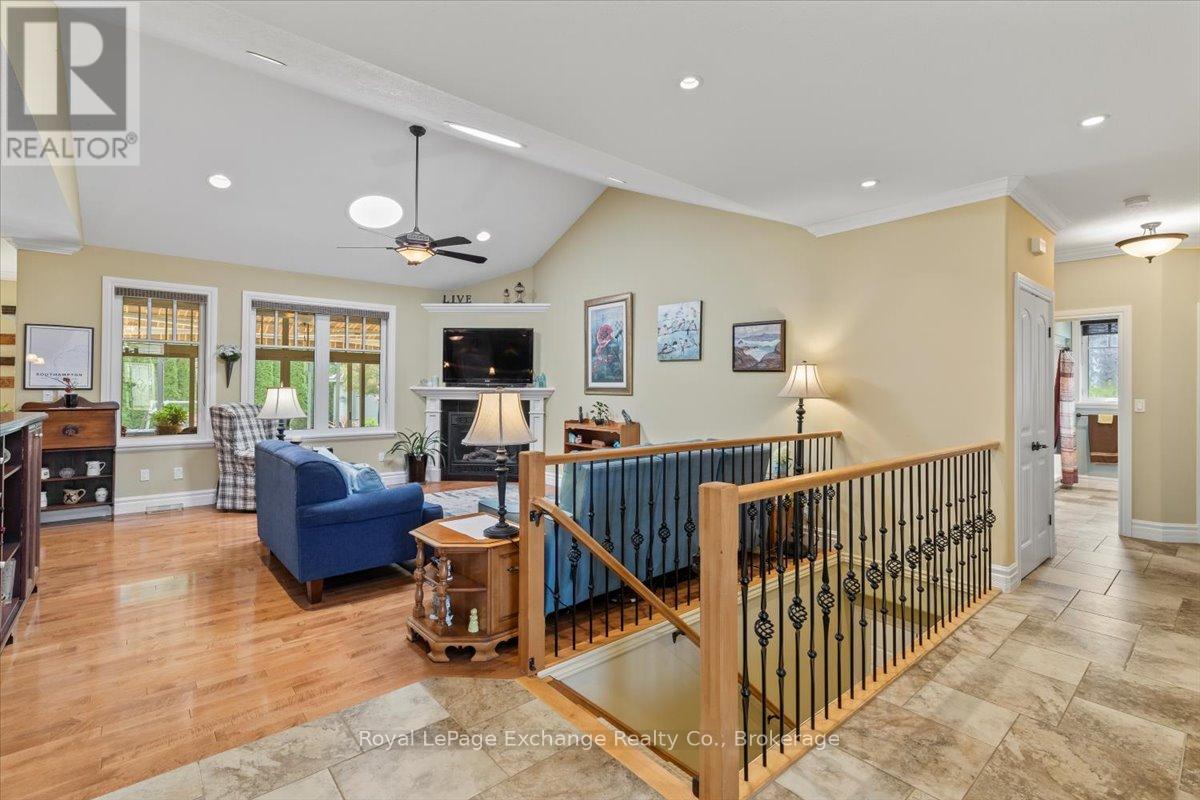 569 Creekwood Drive, Saugeen Shores, Ontario  N0H 2L0 - Photo 12 - X12397189